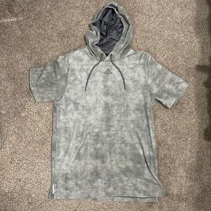 Men’s medium Nike shirt sleeve hooded sweatshirt